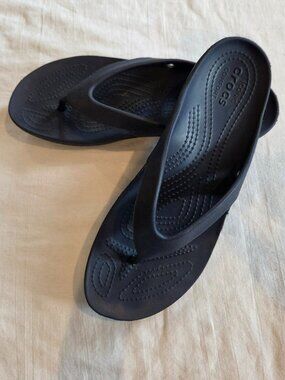 Crocs Kadee II navy blue thong sandals, womens size 9